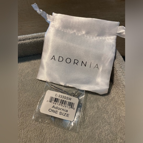 NWT Adornia Swarovski Crystal Earrings - Picture 2 of 4